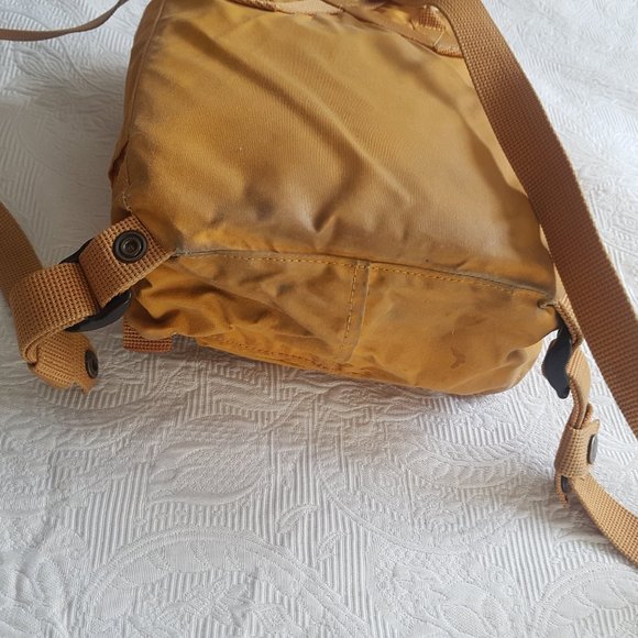 fjallraven mini kanken backpack in yellow - Picture 4 of 4